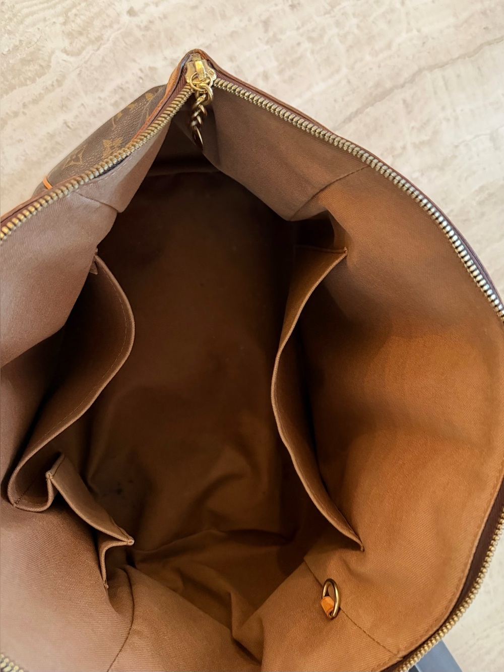 Louis Vuitton Tivoli GM Handbag - Picture 4 of 4